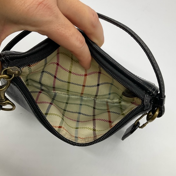 COACH BLACK LEATHER WRISTLET - Picture 3 of 5